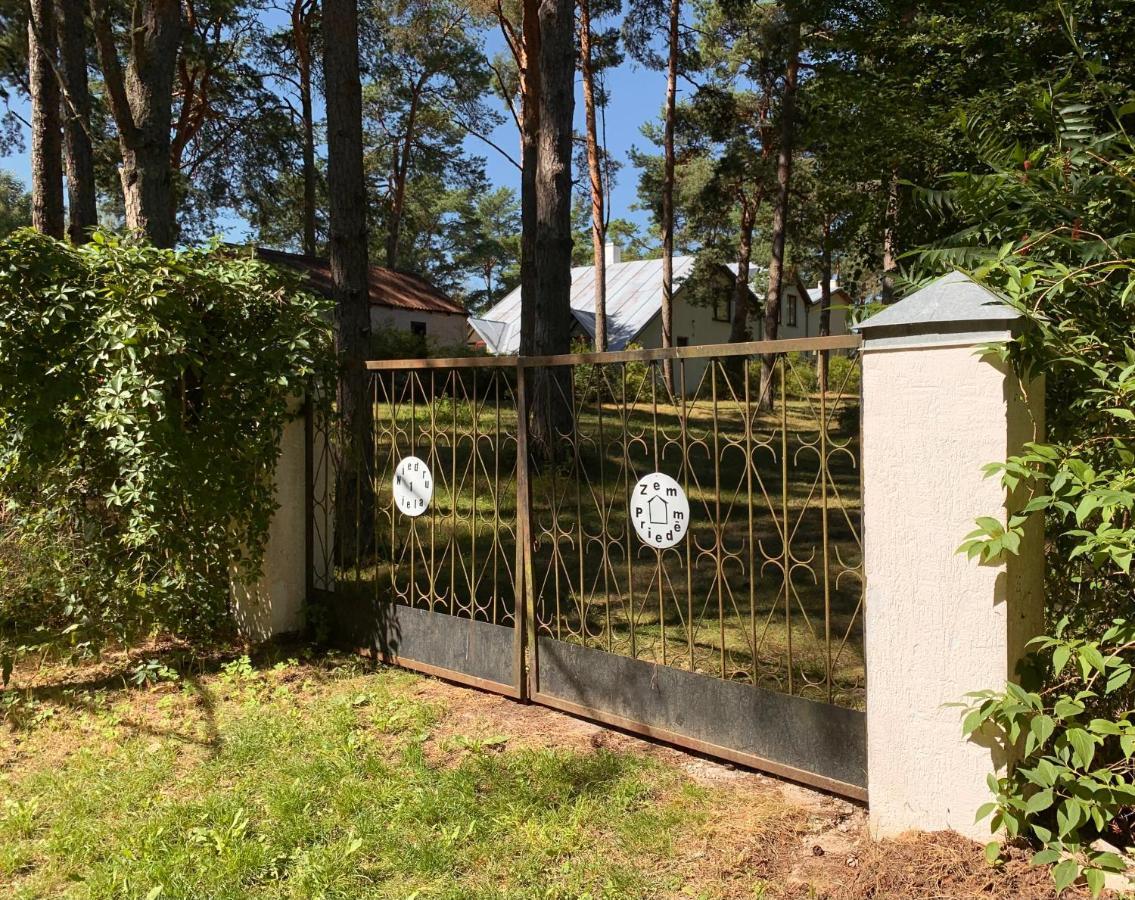 Zem Priedem Villa Lapmežciems Exterior foto